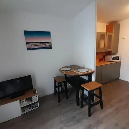 Au Calme A 400 M De La Plage. アパート ポミシェ