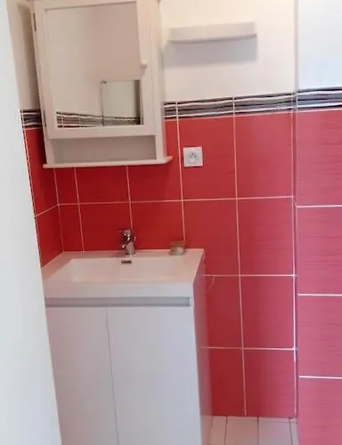 Au Calme A 400 M De La Plage. *